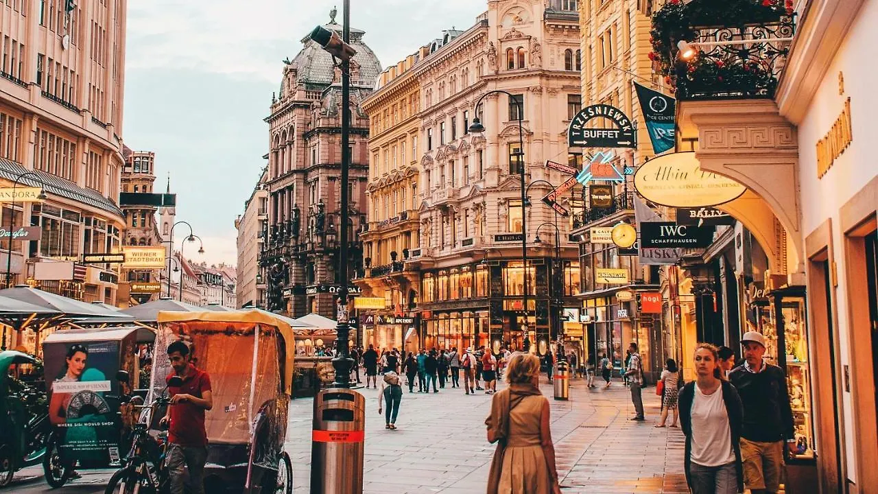 Central Vienna Explorer'S Hub Austria