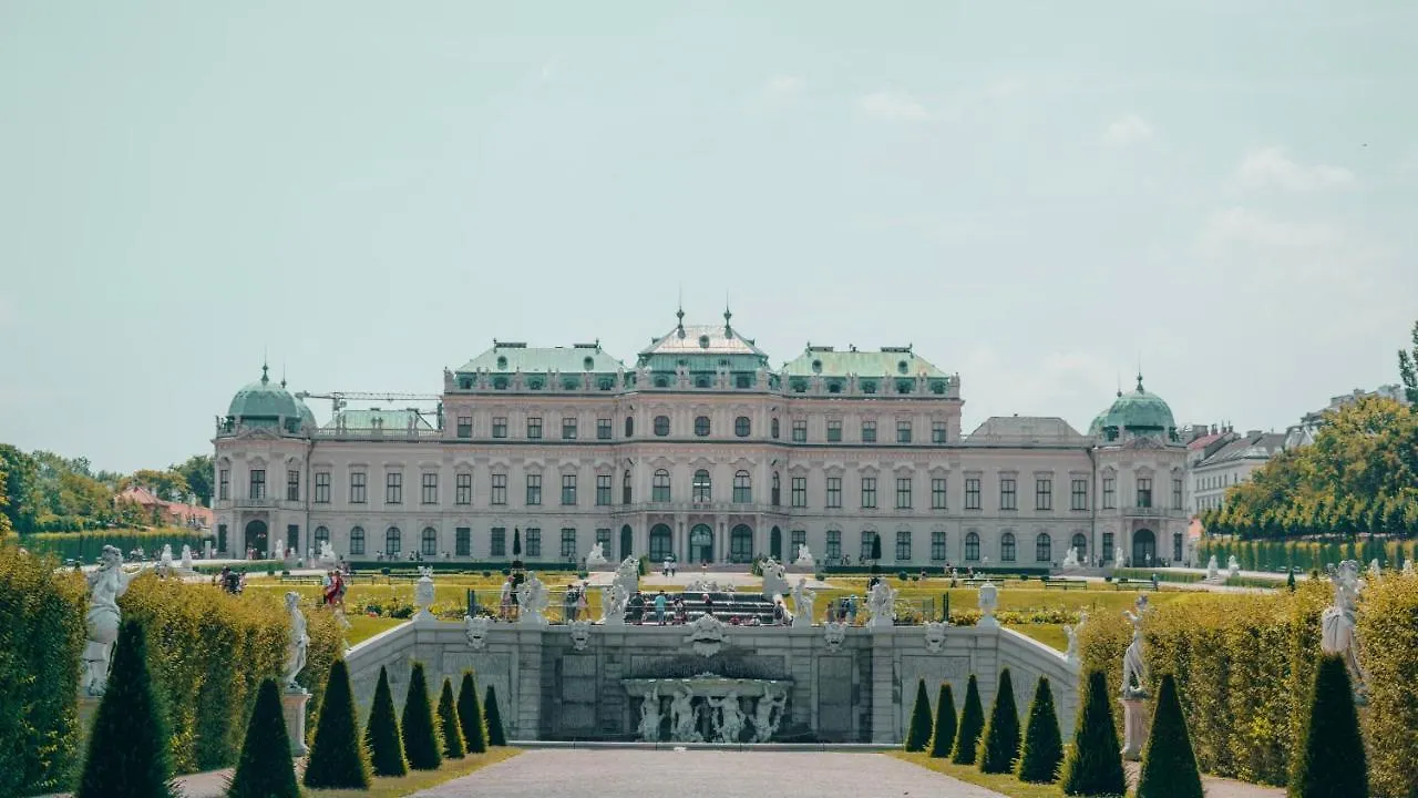 Central Vienna Explorer'S Hub